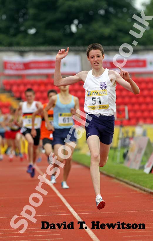 James Taylor (Mersey) winning the 1500 metres Junior Boys.